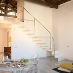Right House - Characteristic Marina District Apartman Cagliari