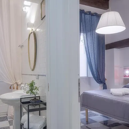 Right House - Characteristic Marina District Cagliari