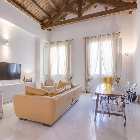 Right House - Characteristic Marina District * Cagliari