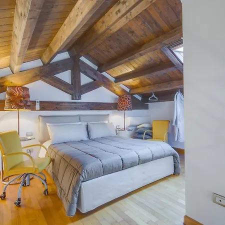 Right House - Characteristic Marina District Apartament Cagliari