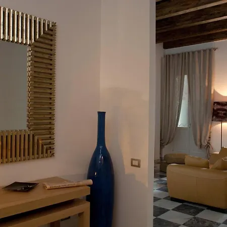 Right House - Characteristic Marina District Cagliari