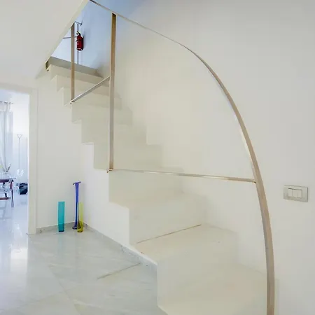 Right House - Characteristic Marina District