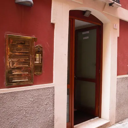 Right House - Characteristic Marina District * Cagliari