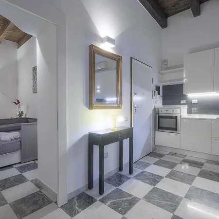 Right House - Characteristic Marina District Apartman