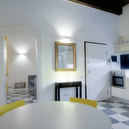 Right House - Characteristic Marina District Apartman Cagliari