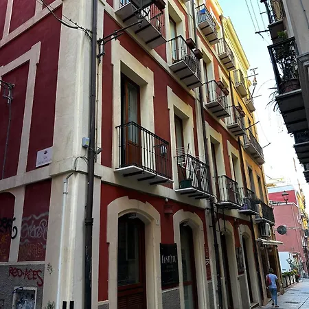 Right House - Characteristic Marina District Apartment