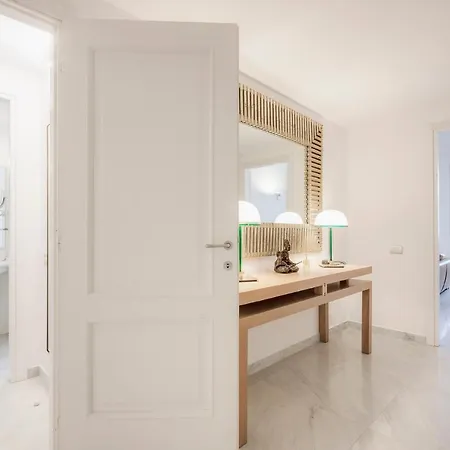 Right House - Characteristic Marina District Apartman Cagliari