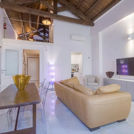 Right House - Characteristic Marina District Apartman Cagliari