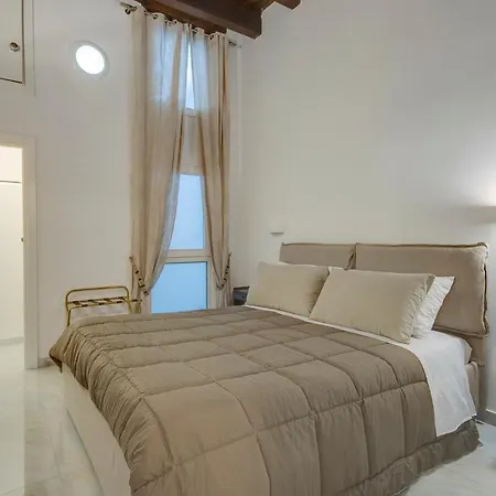 Right House - Characteristic Marina District Apartman
