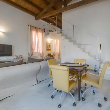 Right House - Characteristic Marina District * Cagliari