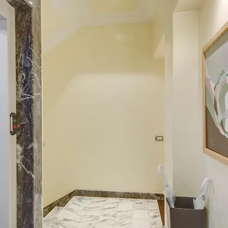 Right House - Characteristic Marina District * Cagliari