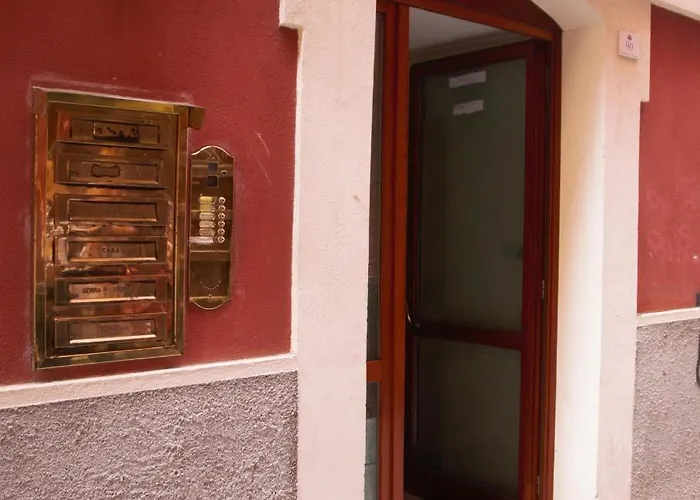 Right House - Characteristic Marina District * Cagliari