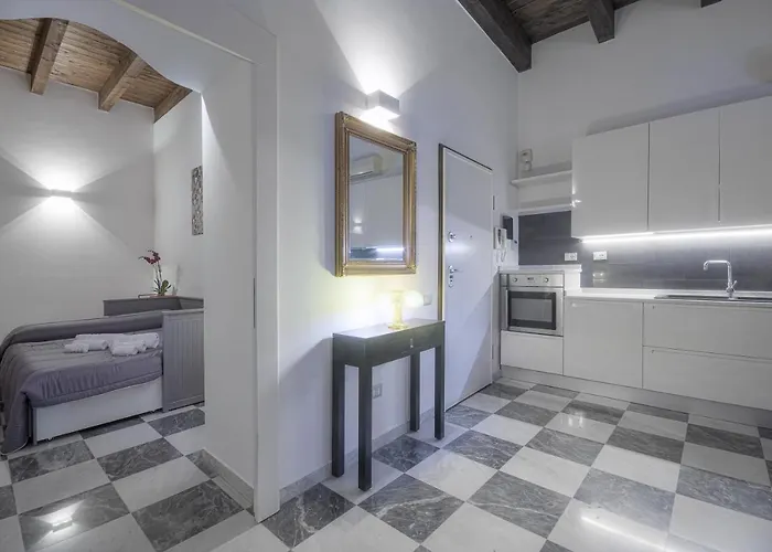 Right House - Characteristic Marina District Apartamento