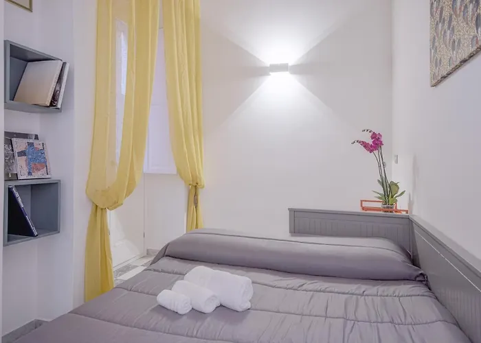 Right House - Characteristic Marina District * Cagliari