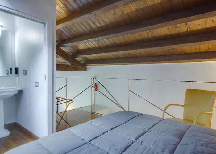 Right House - Characteristic Marina District