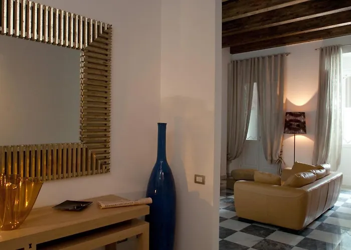 Right House - Characteristic Marina District Cagliari