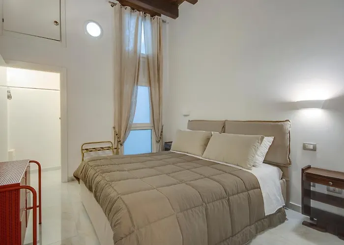 Right House - Characteristic Marina District Apartamento