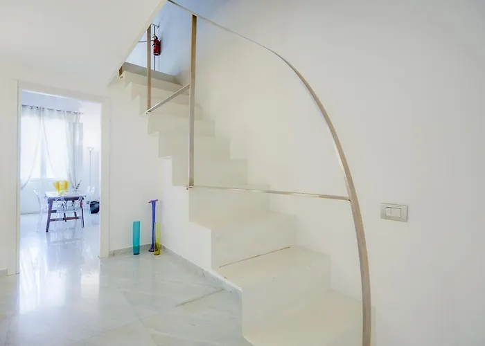 Right House - Characteristic Marina District