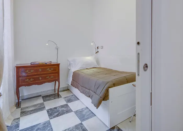 Right House - Characteristic Marina District Apartamento