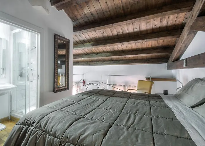 Right House - Characteristic Marina District Apartamento *